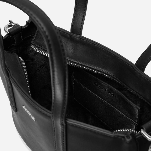 Torebka damska mała Calvin Klein K60K612904-BEH Czarna (8720639573127) - obraz 3