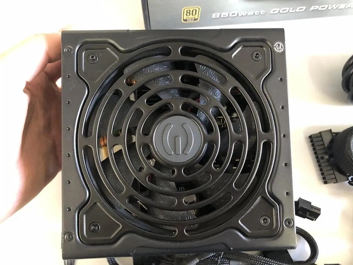 Блок живлення EVGA SuperNOVA 850 G3 (220-G3-0850) 850W Gold б/в
