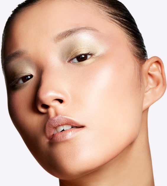 Rozświetlacz do twarzy M.A.C Extra Dimension Skinfinish prasowany Superb 9 g (773602323012) - obraz 4