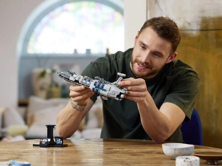 Конструктор LEGO Star Wars Невидимая рука 557 элементов (75377