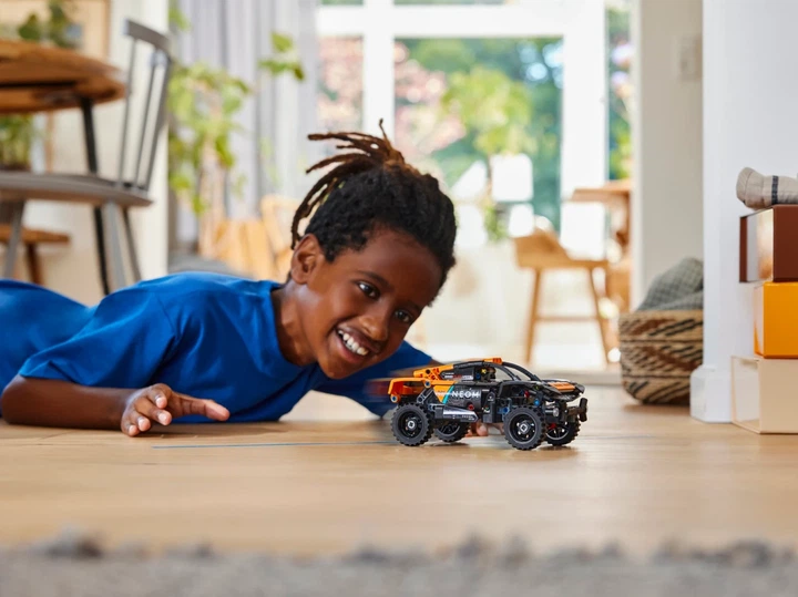 Конструктор Лего технік Гоночний автомобіль Неом МакЛарен Екстрі Lego Technic NEOM McLaren Extreme E 42166 - зображення 7