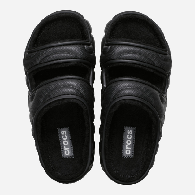 Klapki męskie z futerkiem Crocs Classic Cozzy Overpuff Sandal 210074-001 45-46 Czarne (0196265733507) - obraz 4
