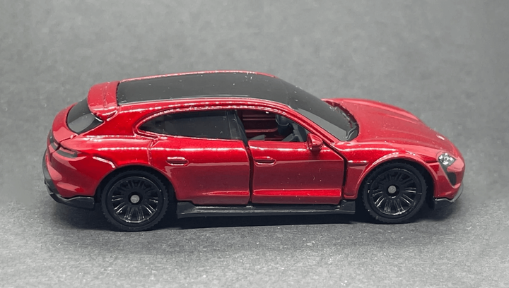 Тематична Машинка Matchbox Porsche Taycan GTS Sport Turismo Moving Parts 1:64 FWD28/HVM84 Red - зображення 3