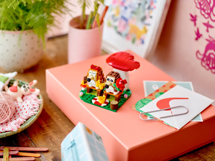 Zestaw klocków LEGO Piknik pary jeżyków 166 elementów (40711) - obraz 4