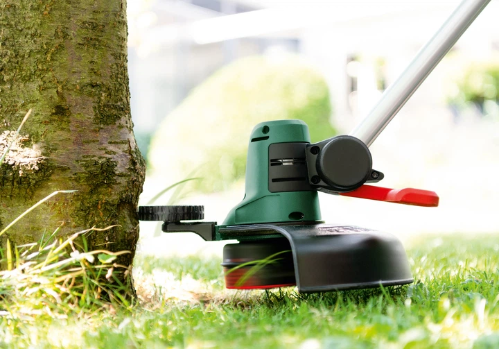 Акумуляторна ручна газонокосарка Bosch UniversalGrassCut 18V-260 1 x акумулятор 2.0 Ah/Зарядний пристрій (06008C1D03) - зображення 3