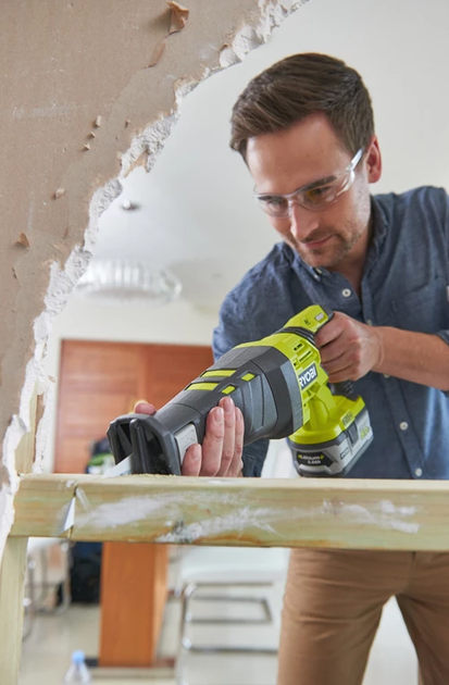 Пила Ryobi шабельна акумуляторна R18RS-0 ONE+ 18В пропил 200мм хід 28мм 2.4кг без АКБ та ЗП (5133002637) - Фото 7 Пила Ryobi шабельна акумуляторна R18RS-0 ONE+ 18В пропил 200мм хід 28мм 2.4кг без АКБ та ЗП (5133002637) - изображение 7