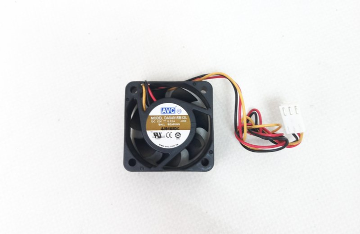 Вентилятор для корпуса 1U AVC DA04015B12L, 40х40х15мм (12v, 0.21a) Б/У - изображение 1