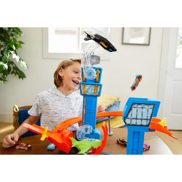 Игровой набор Гоночный трек Hot Wheels Гонки в аэропорту (GFH90) - изображение 8