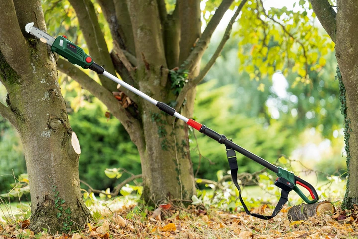 Akumulatorowe sekator teleskopowy Bosch UniversalChainPole 18 + olej do piły łańcuchowej 60 ml + 1 łańcuch tnący 20 cm (3165140888110) - obraz 12