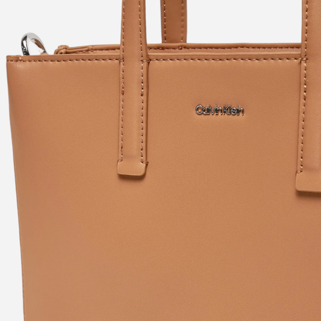 Torebka crossbody damska Calvin Klein K60K612904-GDB Jasnobrązowa (8720639578757) - obraz 5