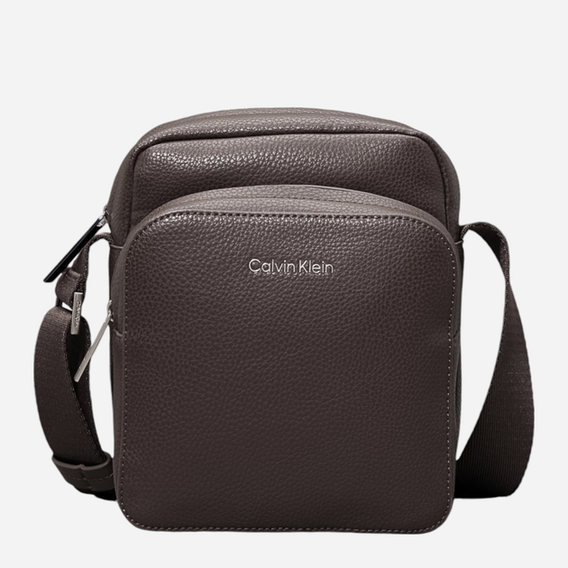 Сумка планшет через плече чоловіча маленька Calvin Klein K50K512204-BAR Темно-коричнева (8720639559862) - зображення 1