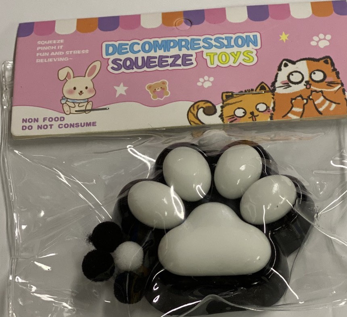 Антистресс сквиш таба лапка котика большая 7см черная с белым – фото ...