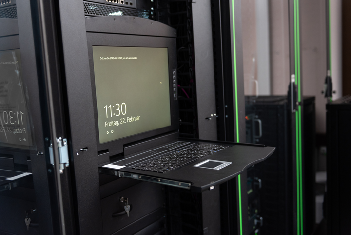 KVM-консоль Digitus 1U 19" TFT 1x VGA (DS-72221-1US) - зображення 5