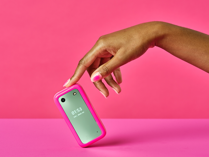 Мобільний телефон HMD Barbie Phone Pink (1GF030APC1L07) - зображення 5