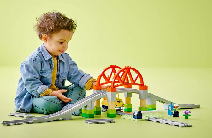 Конструктор LEGO DUPLO Міст і залізничні колії-додатковий набір 42 деталі (10426) - зображення 9