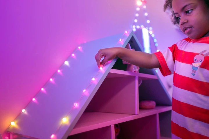 Світлодіодна Smart LED гірлянда Twinkly Candies Heart RGB 100 IP20 6 м USB-C кабель Прозорий (TWKH100RGB-T) - зображення 9