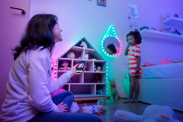 Світлодіодна Smart LED гірлянда Twinkly Candies Heart RGB 100 IP20 6 м USB-C кабель Прозорий (TWKH100RGB-T) - зображення 11