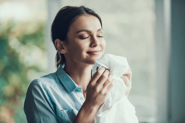 Еко-гель для прання кольорових речей Mayeri Sensitive laundry liquid COLOR Ecolabel (37 пр) 1,5 л - Фото 4 Еко-гель для прання кольорових речей Mayeri Sensitive laundry liquid COLOR Ecolabel (37 пр) 1,5 л - зображення 4