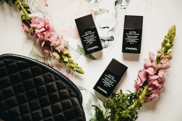 Тональный Крем Chanel Ultra Le Teint Velvet Spf15 B10 30 Beige - Фото 5 Тональный Крем Chanel Ultra Le Teint Velvet Spf15 B10 30 Beige - изображение 5