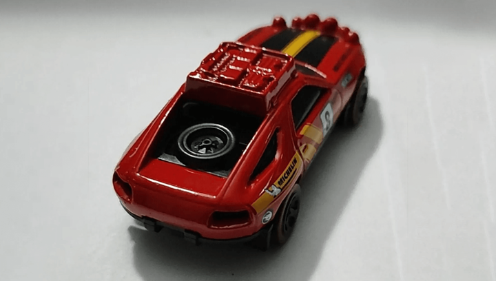 Машинка Базова Hot Wheels Porsche 928S Safari Treasure Hunts Dirt 1:64 HTF29 Red - Фото 3 Машинка Базова Hot Wheels Porsche 928S Safari Treasure Hunts Dirt 1:64 HTF29 Red - зображення 3
