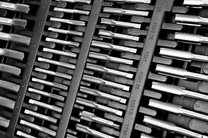 Набір плашок і метчиків NEO Tools 110 предмет 11-915 (5907558436907) - зображення 6