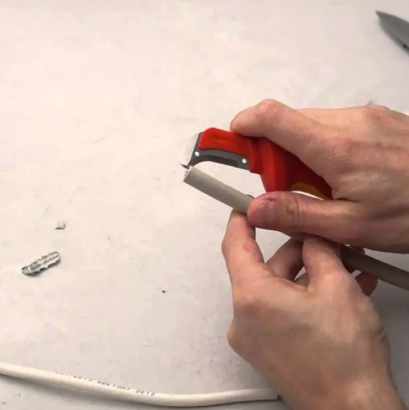 Ніж для розробки кабелів KNIPEX 98 55 (довжина леза - 38мм) - Фото 6 Ніж для розробки кабелів KNIPEX 98 55 (довжина леза - 38мм) - зображення 6