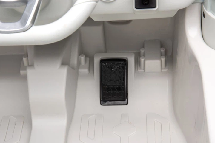 Samochód elektryczny dla dzieci LEAN Toys Mercedes EQG 4x4 Biały (5905884459485) - obraz 10