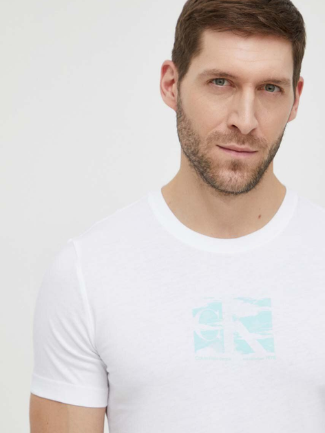 Футболка бавовняна чоловіча Calvin Klein Jeans J30J325204-YAF S Біла (8720109359121) - зображення 4