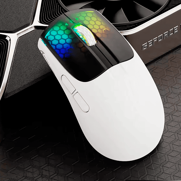 Беспроводная игровая мышка Attack SHARK X5 (6 клавиш, 4000 DPI, RGB, Black and White) - изображение 3