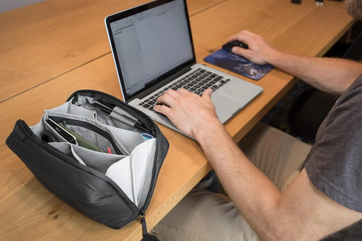 Organizer do walizki Peak Design Tech Pouch Black (0818373022433) - obraz 6