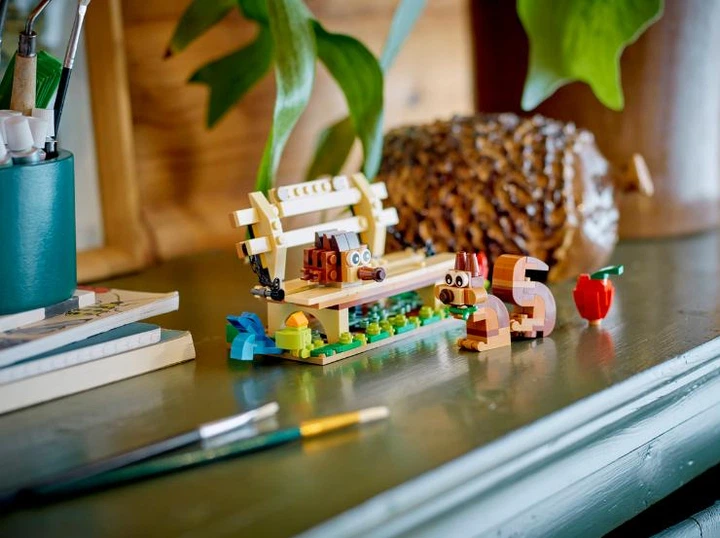 Конструктор LEGO Creator 3-in-1 Шпаківня 476 деталей (31143) - зображення 4