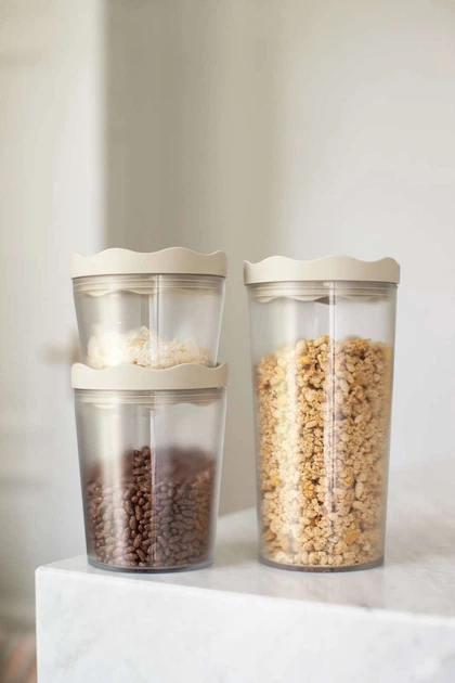 Контейнер для продуктів Koziol Prince M пластиковий герметичний nature desert sand 750 мл (4002942563694) - зображення 3