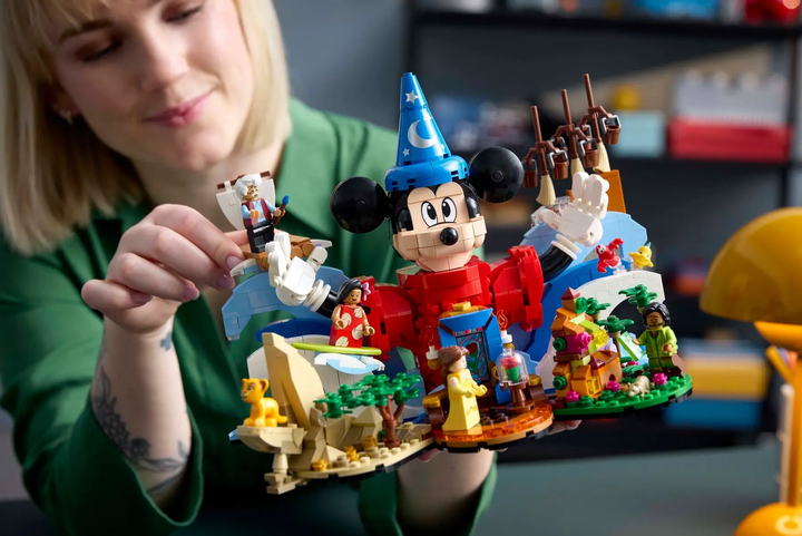 Zestaw klocków LEGO Ideas Magia Disneya 1103 elementy (21352) - obraz 10