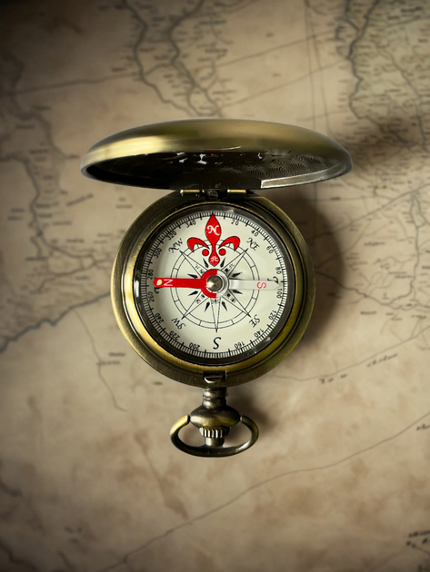 Компас туристичний з магнітною стрілкою металевий в закритому корпусі на магніті карманний компактний подарунковий безжидкісний стальний медальйон удароміцний для орієнтування туризму 50 мм ТБ235 Hechpro - Фото 5 Компас туристичний з магнітною стрілкою металевий в закритому корпусі на магніті карманний компактний подарунковий безжидкісний стальний медальйон удароміцний для орієнтування туризму 50 мм ТБ235 Hechpro - зображення 5