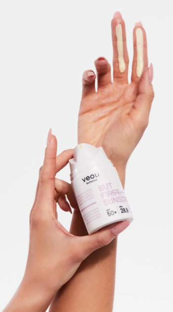 Крем проти фотостаріння широкого спектру дії Veoli Botanica But First, Sunscreen захисний легкий 50 мл (5904555695580) - зображення 3