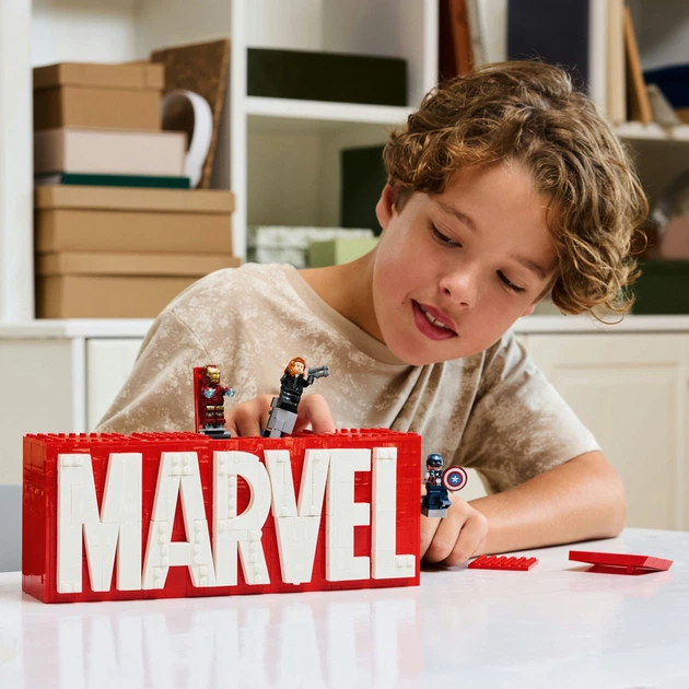 Конструктор LEGO Super Heroes Логотип и минифигурки MARVEL 931