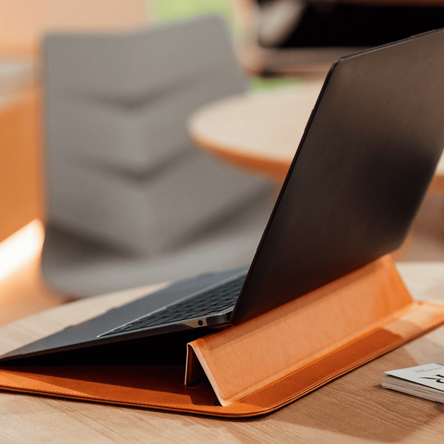 Чехол конверт Moshi Muse 13" 3-in-1 Slim Laptop Sleeve Caramel Brown for MacBook Pro 13" M1/M2/MacBook Air 13" M1 (99MO034751) - Фото 4 Чехол конверт Moshi Muse 13" 3-in-1 Slim Laptop Sleeve Caramel Brown for MacBook Pro 13" M1/M2/MacBook Air 13" M1 (99MO034751) - изображение 4