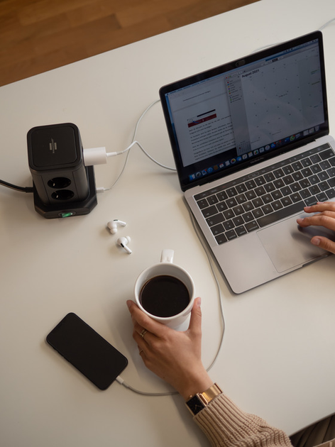 Подовжувач Brennenstuhl Premium-Line 8 розеток настільний 4 USB порти 2 м Чорний (1153560000) - зображення 4