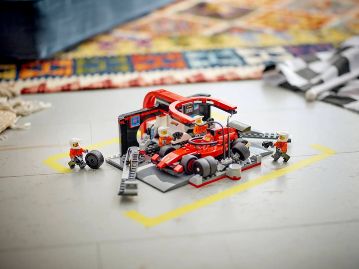 Zestaw klocków LEGO City F1 Pit stop i mechanicy z bolidem Ferrari 322  elementy (60443) - obraz 9