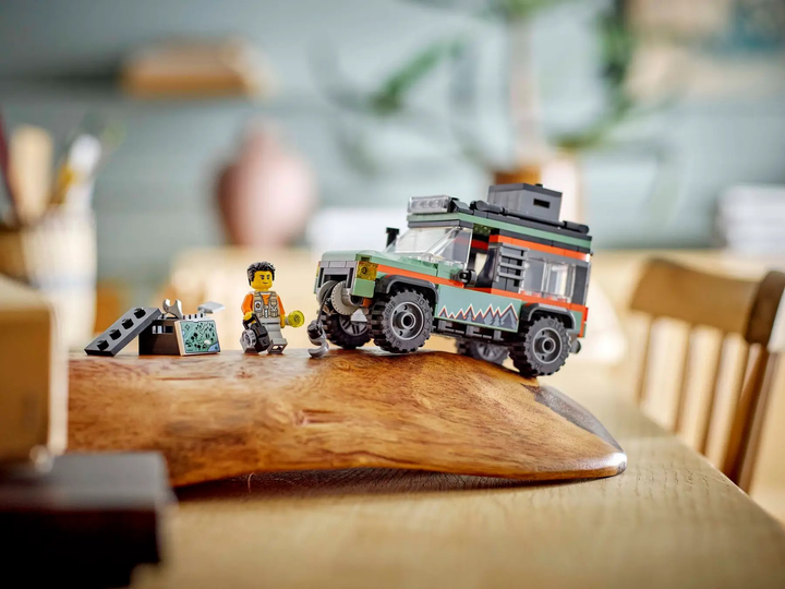 Zestaw klocków LEGO City Górska ciężarówka terenowa 4 x 4 221 element (60447) - obraz 12