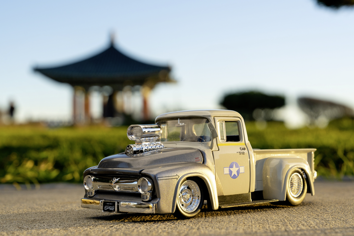 Samochód metalowy Jada "Street Fighter" Ford Pickup z figurką Guile 1:24 (4006333084591) - obraz 12