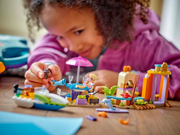 Zestaw klocków LEGO Friends Kreatywna walizka plażowa 188 elementów (42672) - obraz 8