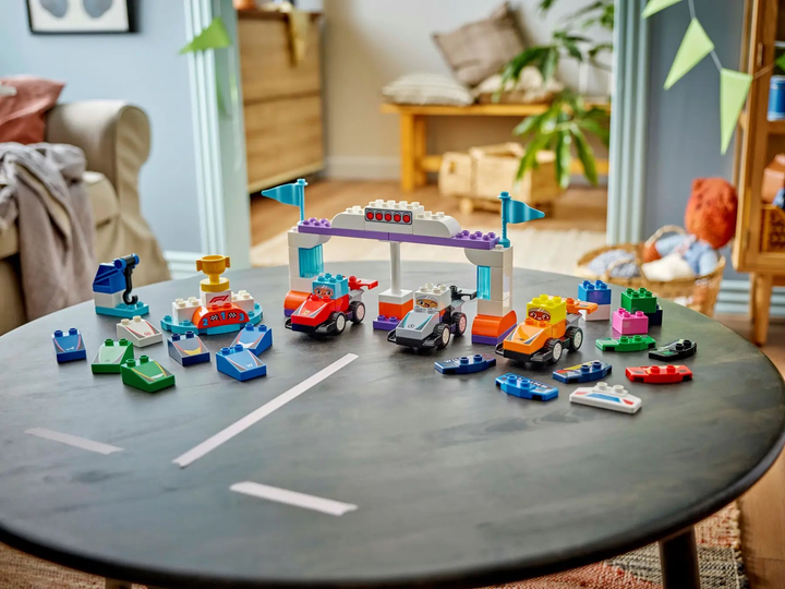 Конструктор LEGO DUPLO Боліди та гонщики F1 70 елементів (10445) - зображення 12