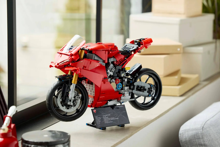 Конструктор LEGO Technic Мотоцикл Ducati Panigale V4 S 1603 елементи (42202) - зображення 11