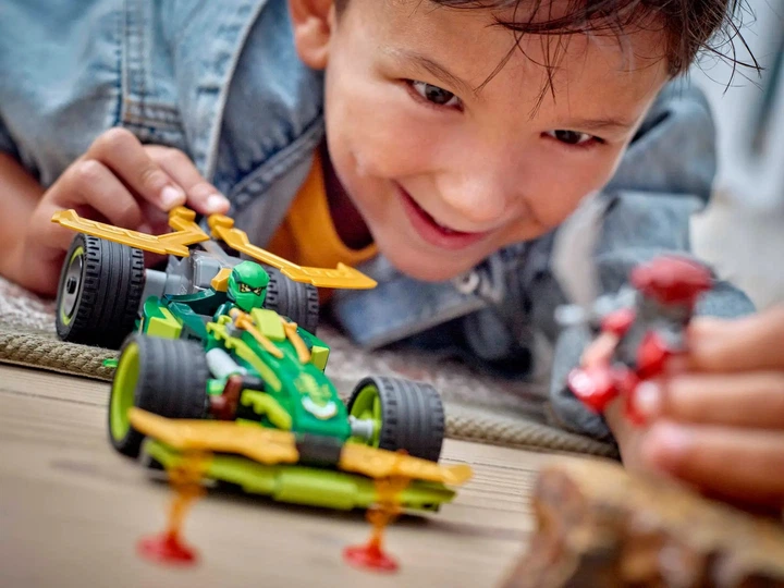 Конструктор LEGO Ninjago Автомобіль для перегонів Ллойда з