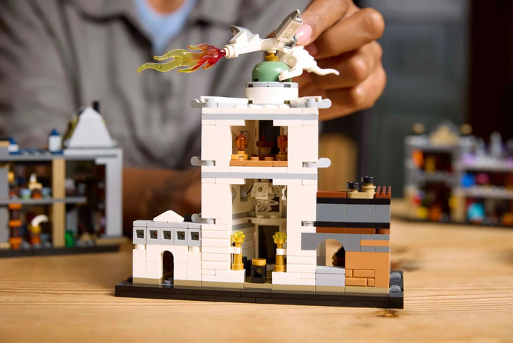 Zestaw klocków LEGO Harry Potter Magiczne sklepy na Ulicy Pokątnej 2750 elementów (76444) - obraz 9