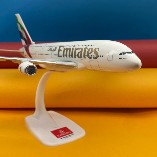 Модель самолета Airbus A380-800 Emirates 1:250 – игрушки с