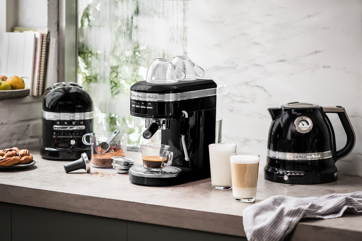 Электрочайник KitchenAid Artisan 1.5 л 5KEK1522EOB черный + Тостер KitchenAid Artisan 5KMT2204EOB черный (комплект) - изображение 19