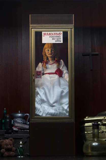 Фігурка Neca The Conjuring Universe Annabelle з аксесуарами 20 см (634482148938) - зображення 6