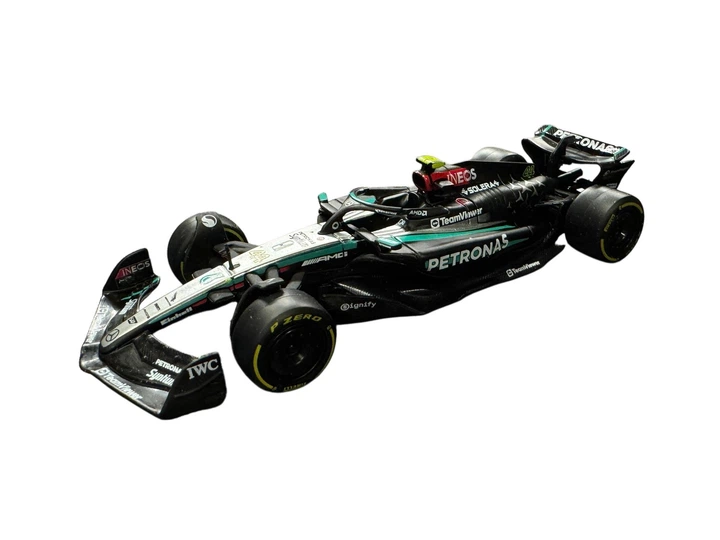 Колекційна Модель Bburago F1 Mercedes-AMG PETRONAS W15 2024